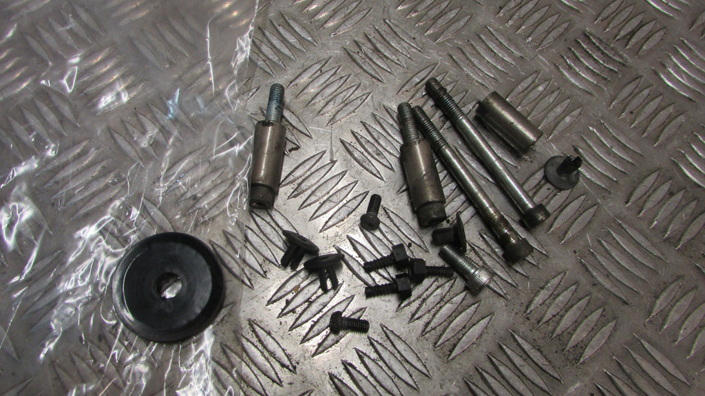 Yamaha TDM 900 Vis pour porte baggage ,Fix screws for luggage rack