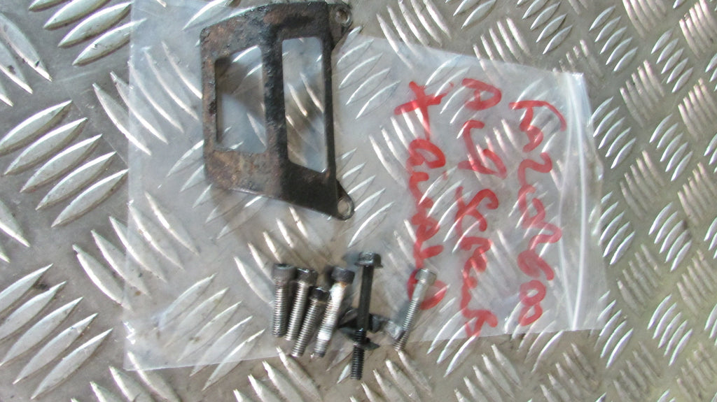 Yamaha Fazer FZS 600 2000 (1998/2003) RJ021 VIS Ecrou Goujon de fixation pour la