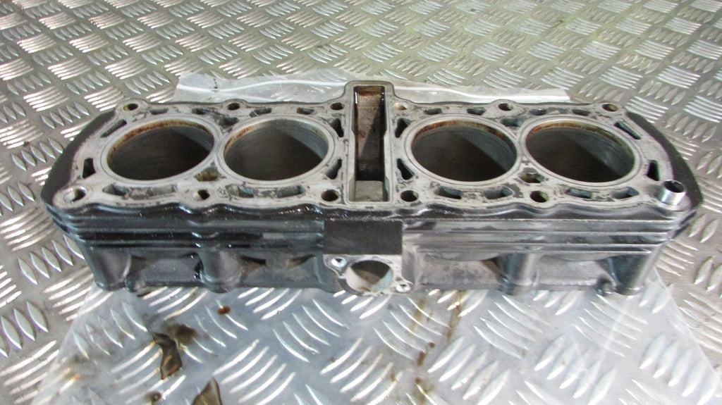 Yamaha Fazer FZS 600 2000 (1998/2003) RJ021 CASE MOTEUR haut ,top ,,ENGINE CASIN