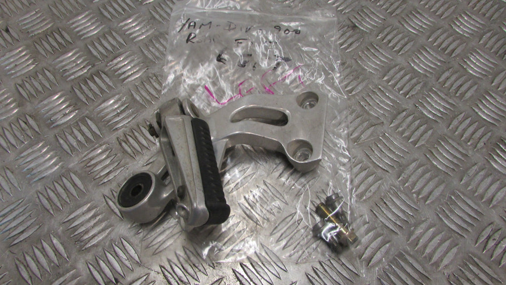 Yamaha XJ 900S Diversion 4KM repose pied AR gauche,arrier pasager,rear left foot
