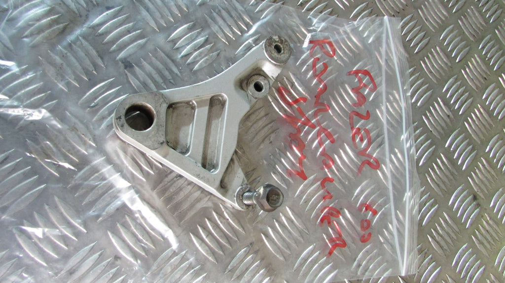 Yamaha Fazer FZS 600 2000 (1998/2003) RJ021 Platine pour ÉTRIER DE FREIN arrier,