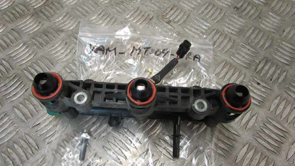 Yamaha MT-09 Tracer injecteur injection , Injectors fuel rail