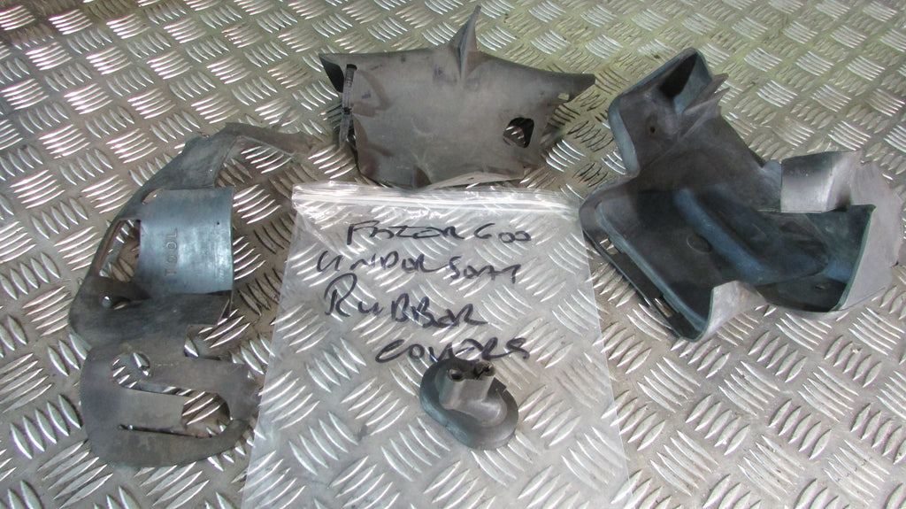 Yamaha Fazer FZS 600 2000 (1998/2003) RJ021 caoutchouc du cadre arrière au-dessu