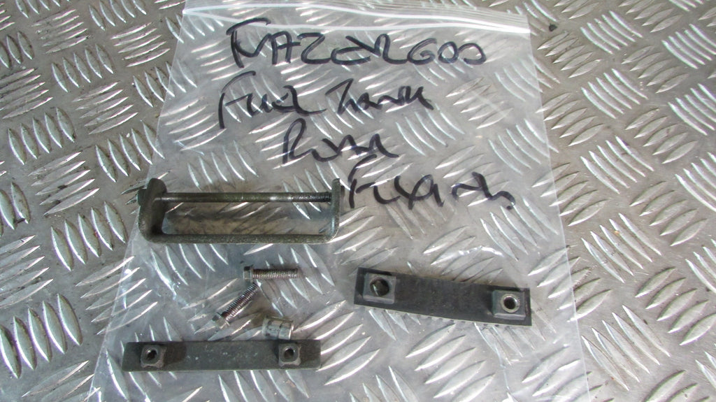 Yamaha Fazer FZS 600 2000 (1998/2003) RJ021 VIS Ecrou Goujon de fixation de le r