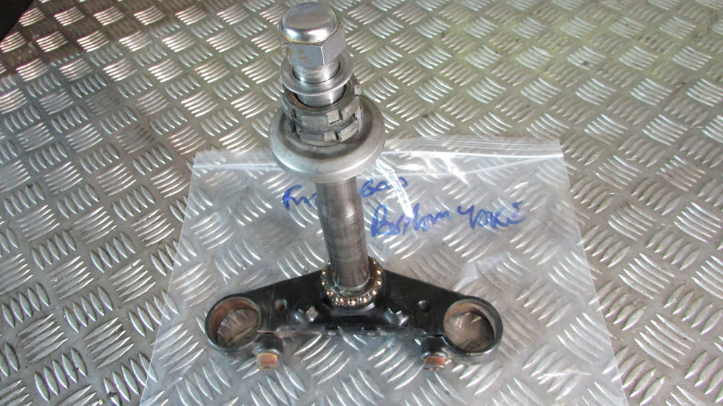 Yamaha Fazer FZS 600 2000 (1998/2003) RJ021 T de Fourche inferior,BOTTOM YOKE CL