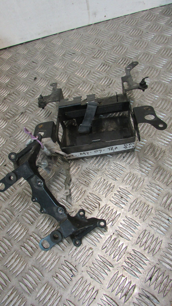 Yamaha MT-09 Tracer support de batterie garniture, battery bracket holder trim f