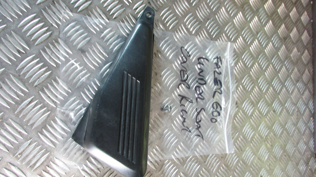 Yamaha Fazer FZS 600 2000 (1998/2003) RJ021 carénage cache droite sous le siege
