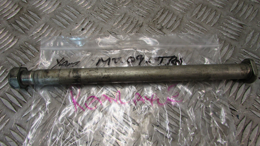 Yamaha MT-09 Tracer Axe de rue arrier,,rear wheel axle, spindle,