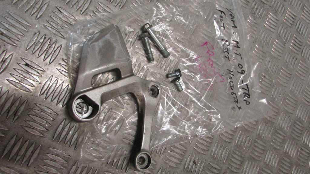 Yamaha MT-09 Tracer Platine pour repose pied gauche avant AV,FOOT REST HANGER le