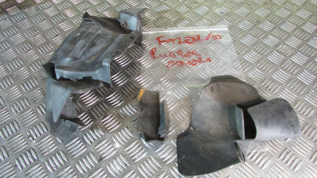 Yamaha Fazer FZS 600 2000 (1998/2003) RJ021 Caoutchoucs moteur ,TRIM,rubber cove