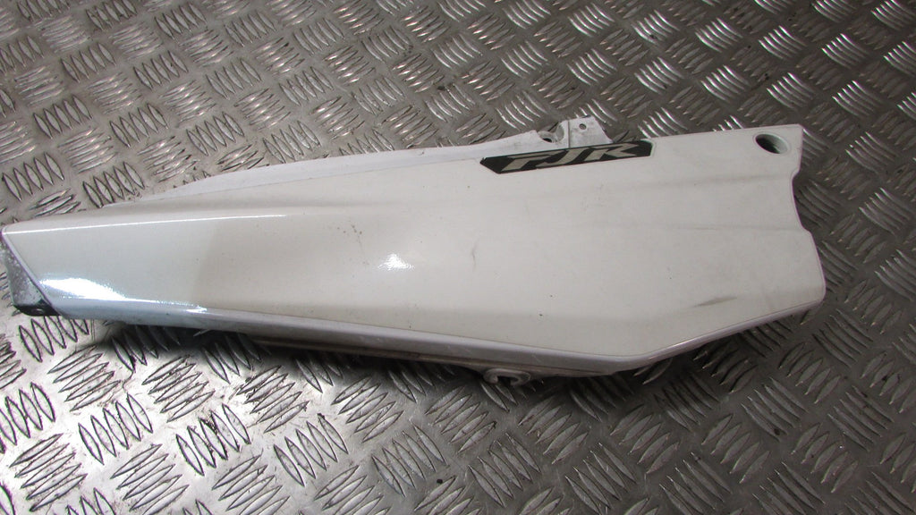 Yamaha FJR 1300 ABS 2008, 2006>2012 carénage lateral sous le siège droite, Fairi