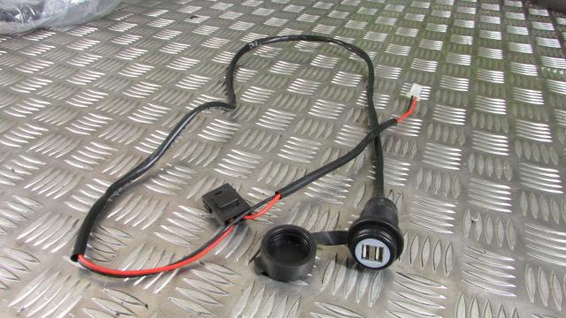 Honda CBR600F5 01-07 Alimentation 12 v aux, USB,12 v aux supply UBS,,