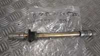 Hyosung Comet GT 650 BJ04/08 axe de la rue avant,, front axle spindle FRONT WHEE
