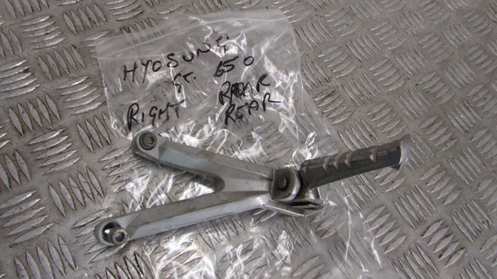 Hyosung Comet GT 650 BJ04/08 repose pied et Platine AR droit,arriere, pasager,,f