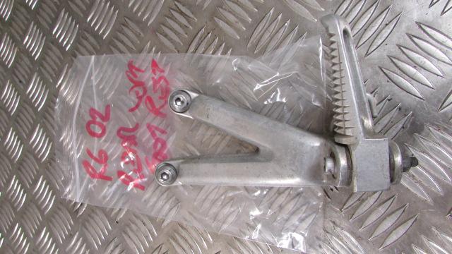 Yamaha YZF R6 5EB 99/02 15552m Platine et repose pied gauch AR,arriere, passager