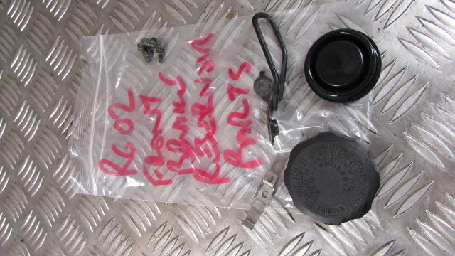 Yamaha YZF R6 5EB 99/02 15552m Les pieces de reservoir frein avant,,Pieces of Fr