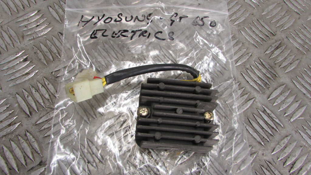 Hyosung Comet GT 650 BJ04/08 Regulateur,RECTIFIER regulator, OEM