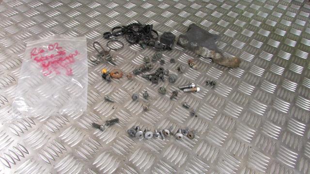 Yamaha YZF R6 5EB 99/02 15552m ,vis, ,various fixings screws