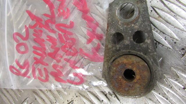 Yamaha YZF R6 5EB 99/02 15552m attache de pot aux moteur, exhaust bracket to bot