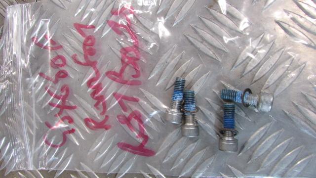 Suzuki GSX650F 2011 vis platine repose pied arriere ar, FOOT REST FIXING SCREWS