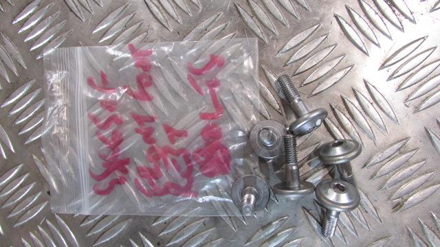 Suzuki GSX650F 2011 vis platine repose pied avant , FOOT REST FIXING SCREWS FRON