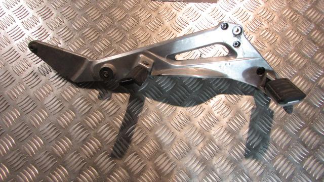 Honda NT V 650 DEAUVILLE RC47E 98>05 Platine et repose-pieds droite, foot rests