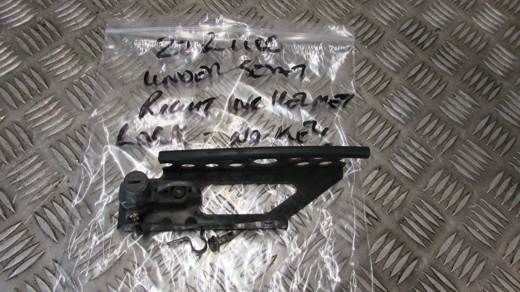 Kawasaki Ninja ZZ-R 1100 D ZX ZZR 1993, under seat right helmet lock support, su