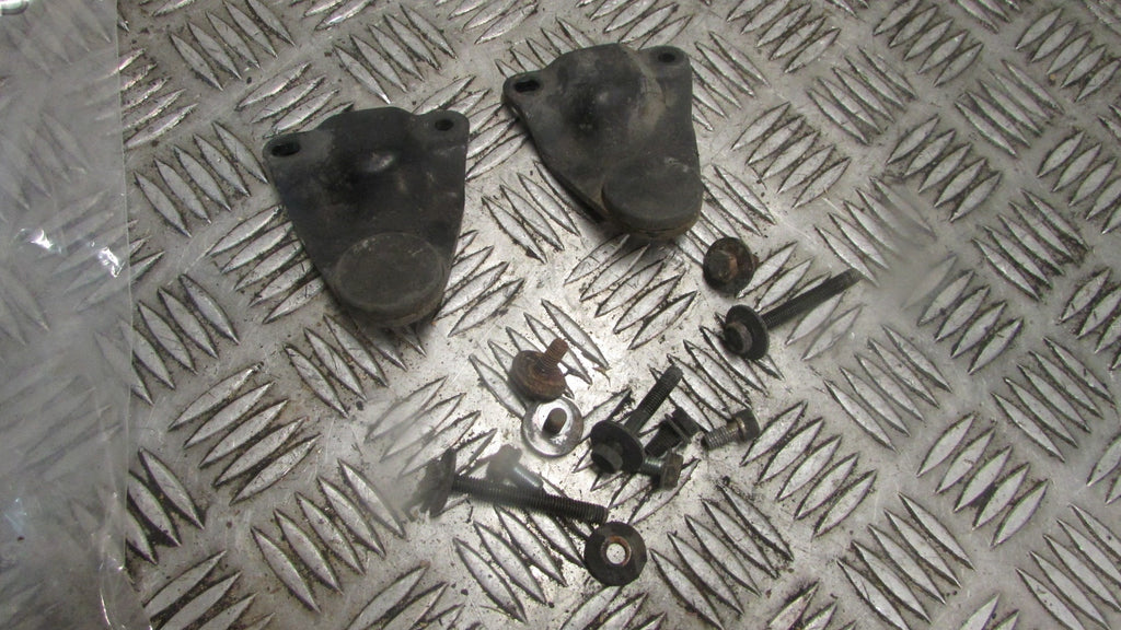 Kawasaki GTR 1000 ZGT00AA 2001 Fixation attache , brackets