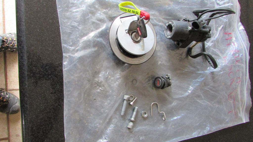 Aprilia Tuono V4 R ABS 2011 Compteur TABLEAU DE BORD 9296 km,kit serrure , speed