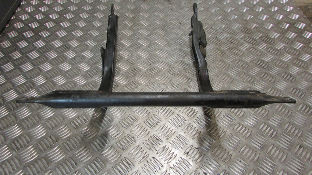 Suzuki GSX600F 1988 88/97 GN72A B Base cadre gauche sous le moteur ,Berceau / Su