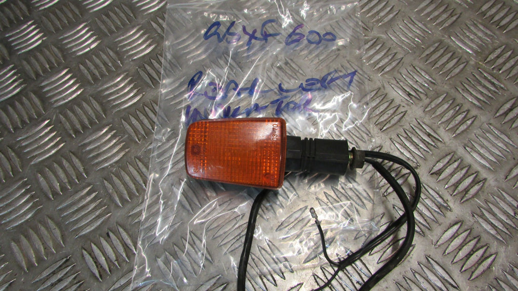 Suzuki GSX600F 1988 88/97 GN72A B Clignotant, av gauche ,INDICATOR, blinker fron