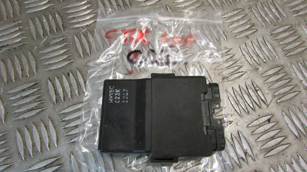 Honda CBR 600 96 PC31 F3 95/98 BOITIER CDI ALLUMAGE , ECU COMPUTER CONTROLLER CD
