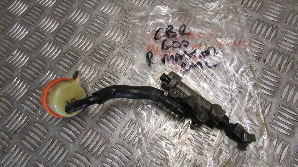 Honda CBR 600 96 PC31 F3 95/98 maître-cylindre de frein arrière avec la reservoi