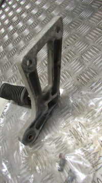 Suzuki GSX 1100 F GV72 C 88/94 repose pied et platine AR gauche,arriere, passage