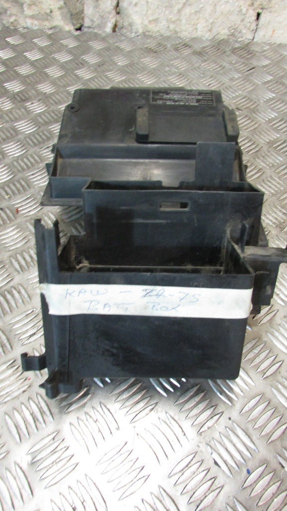 Kawasaki ZR7S 750 FH1A Habillages porte batterie ,,TRIM,battery cover clamp