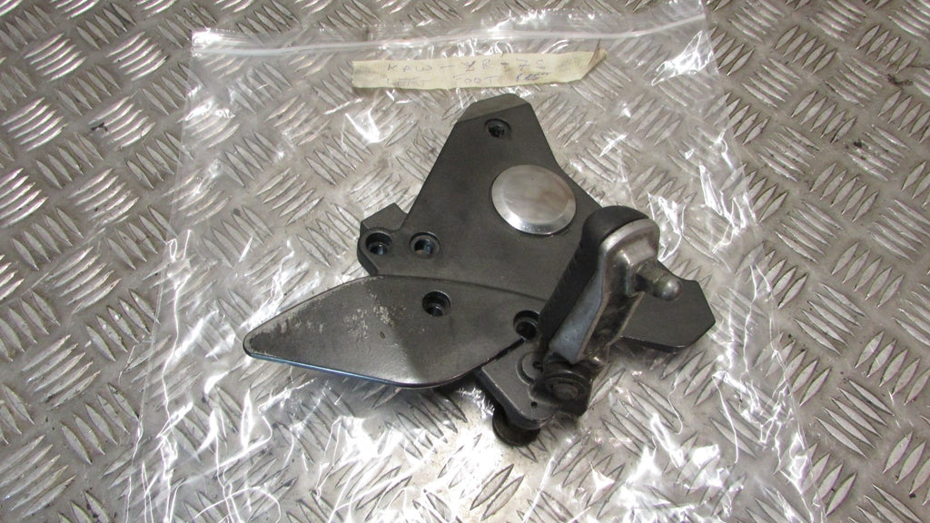 Kawasaki ZR7S 750 FH1A Platine et repose pied droite avant gauche pilot, foot re