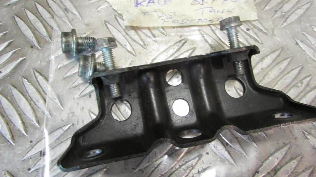 Kawasaki ZR7S 750 FH1A fixation reservoir de essense , fuel petrol tank bracket
