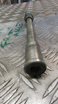 Kawasaki ZR7S 750 FH1A axe de la rue avant,, front axle spindle FRONT WHEEL AXLE