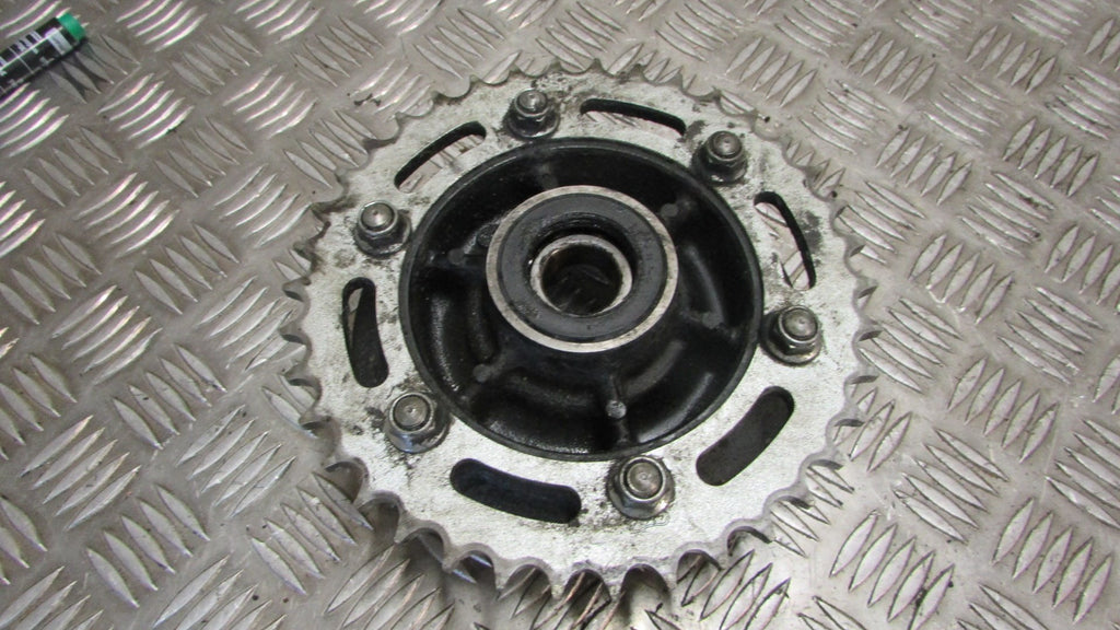Kawasaki ZR7S 750 FH1A PIGNON et CARRIER ,, SPROCKET & CARRIER hub