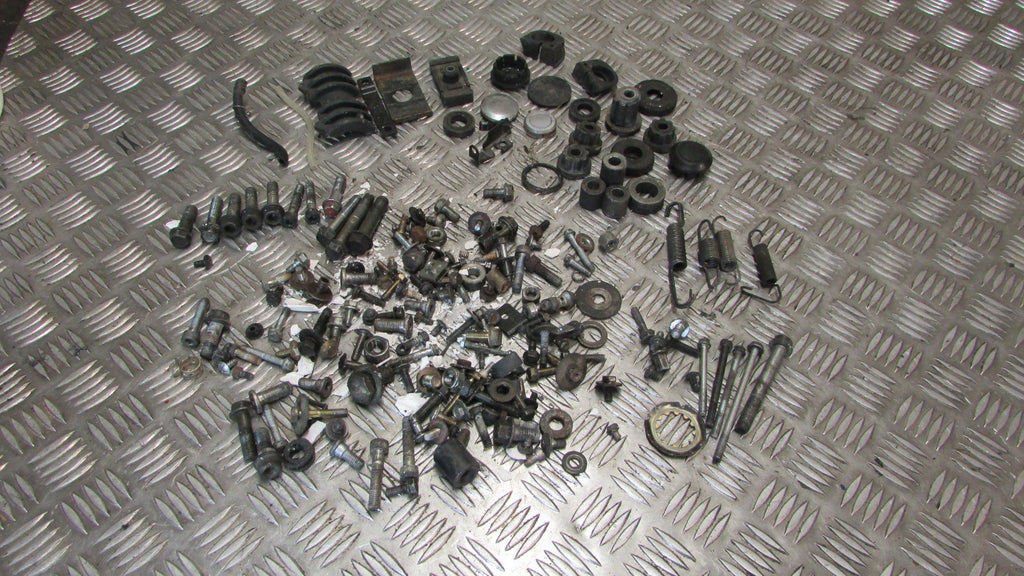 Suzuki GSX 1100 F GV72 C 88/94 vis bits and pieces screws brackets support,vario