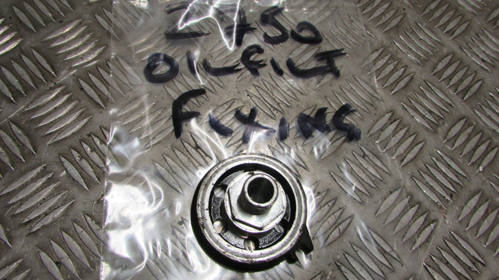 Kawasaki Z 750 ZR750 J 2004/2006 MONTAGE DE FILTRE A HUILE, OIL FILTER MOUNT