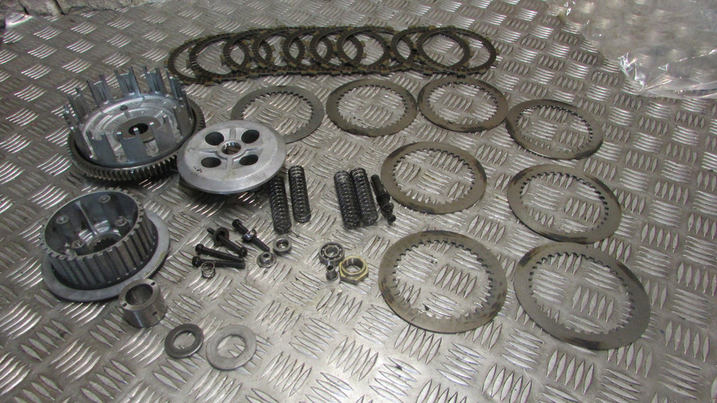 Kawasaki Z 750 ZR750 J 2004/2006 EMBRAYAGE panier basquet ,des plaques de métal