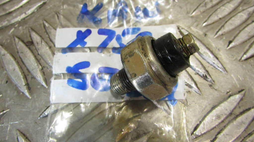 Kawasaki Z 750 ZR750 J 2004/2006 Captor pression d'huile, moteur avant bas droit