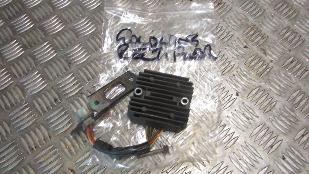 Honda Goldwing GL1100 SC02 1979/84 Regulateur,RECTIFIER regulator, OEM