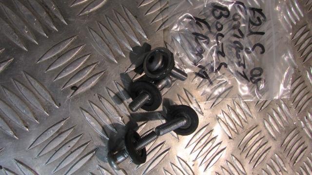 Yamaha FZ1 RN16 2008, (06>14)vis platine repose pied avant , FOOT REST FIXING SC