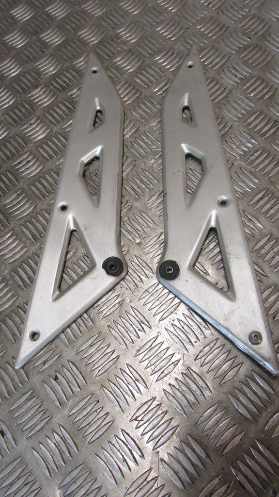 Suzuki GSX750F GR78A 1993 88/97 carénage sous le siège, gauche et droite Revêtem