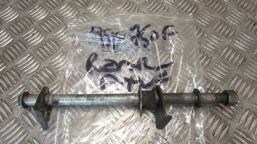 Suzuki GSX750F GR78A 1993 88/97 Axe de rue arrier,,rear wheel axle, spindle,