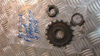 Yamaha FZ1 RN16 2008, (06>14) pignon avant et écrou de fixation,front sprocket a