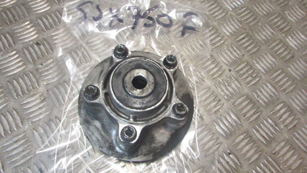 Suzuki GSX750F GR78A 1993 88/97 PIGNON AR CARRIER ,porte couronne, REAR SPROCKET