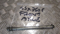Suzuki GSX750F GR78A 1993 88/97 axe de la rue avant,, front axle spindle FRONT W